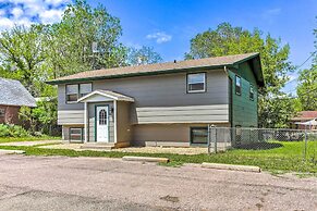 Charming Rapid City Apartment: Walk to Lake!