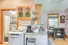 Homey Pet-friendly Libby Cottage w/ Yard by Creek!