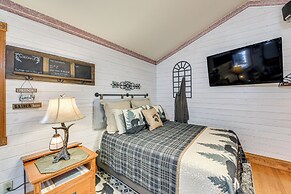 Homey Pet-friendly Libby Cottage w/ Yard by Creek!