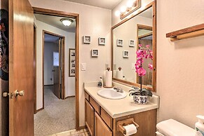 Truckee Outdoorsy Retreat < 2 Mi to Donner Lake!