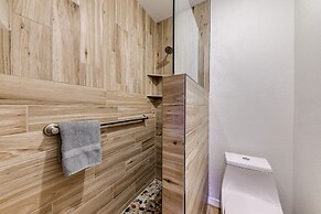 Mountain Lodge w/ Hot Tub, Walk to Grindstone Lake