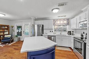 Lakefront Haven ~ 6 Mi to Historic Granbury Square