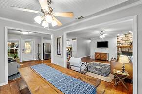 Lakefront Haven ~ 6 Mi to Historic Granbury Square