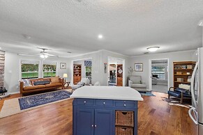 Lakefront Haven ~ 6 Mi to Historic Granbury Square