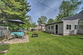 Lake Huron Cottage: Fire Pit, Steps to Beach!
