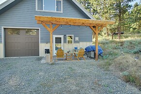 Cascade Cabin Hideaway w/ Views, 1/2 Mi to Lake