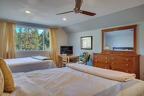 Cascade Cabin Hideaway w/ Views, 1/2 Mi to Lake