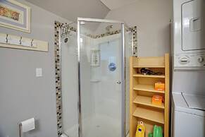 Cascade Cabin Hideaway w/ Views, 1/2 Mi to Lake