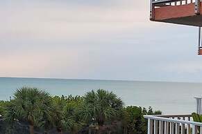 Beachfront Indian Shores Condo - Pool & Hot Tub!