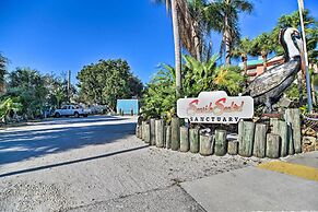 Beachfront Indian Shores Condo - Pool & Hot Tub!