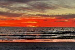 Beachfront Indian Shores Condo - Pool & Hot Tub!