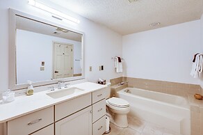 Beautiful Wentworth Golf Club Condo: Balcony & A/C