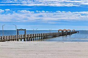 Beachside Getaway - Walk to Gulf, Pier & Casino!