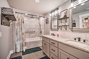 Lakefront Fort Towson Home: Private Dock & 3 Decks