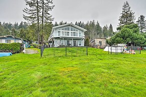Scenic & Spacious Getaway on North Bay w/ Deck!
