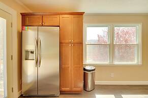 Modern Retreat Near Smoky Mtns & Asheville!