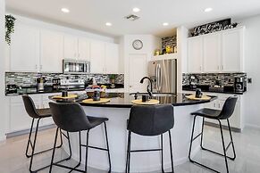 Pool, Fire Pit & Grill: Goodyear Home!