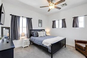 Pool, Fire Pit & Grill: Goodyear Home!