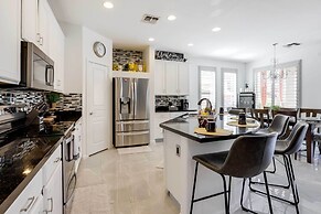 Pool, Fire Pit & Grill: Goodyear Home!