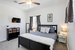 Pool, Fire Pit & Grill: Goodyear Home!