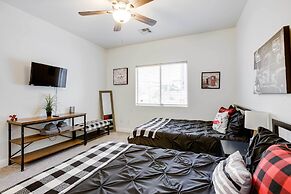 Pool, Fire Pit & Grill: Goodyear Home!