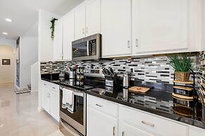 Pool, Fire Pit & Grill: Goodyear Home!