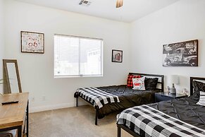 Pool, Fire Pit & Grill: Goodyear Home!