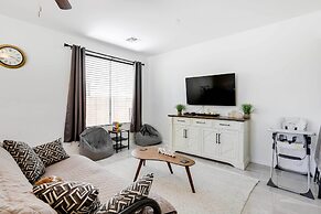 Pool, Fire Pit & Grill: Goodyear Home!