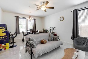 Pool, Fire Pit & Grill: Goodyear Home!