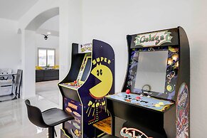 Pool, Fire Pit & Grill: Goodyear Home!