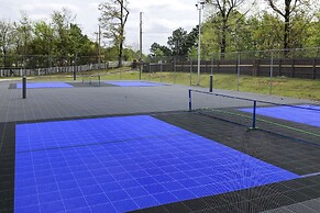 Hot Springs Condo on Lake Hamilton w/ Balcony!