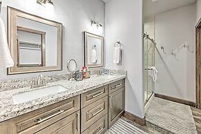 Chic Show Low Townhome w/ Bbq: Dogs Welcome!
