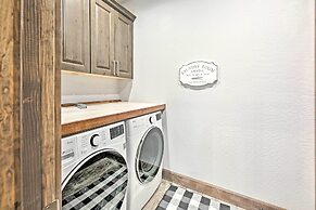 Chic Show Low Townhome w/ Bbq: Dogs Welcome!