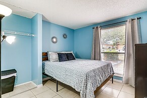 14 Mi to Dwtn Tampa Bay: Brandon Home w/ Fire Pit!