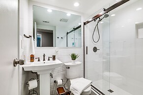 14 Mi to Dwtn Tampa Bay: Brandon Home w/ Fire Pit!