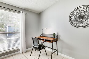 14 Mi to Dwtn Tampa Bay: Brandon Home w/ Fire Pit!