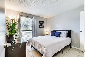 14 Mi to Dwtn Tampa Bay: Brandon Home w/ Fire Pit!