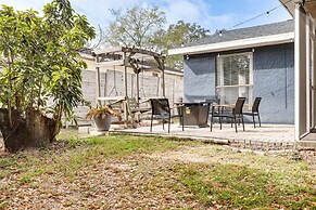 14 Mi to Dwtn Tampa Bay: Brandon Home w/ Fire Pit!