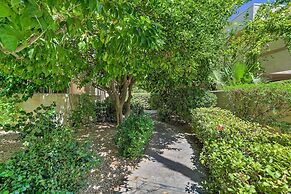 Palm Springs Hideaway w/ Resort Amenities!