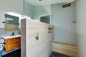 Bright Getaway w/ Ski Lake, 11 Miles to Dtwn Tampa