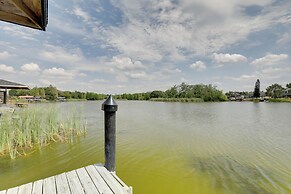 Bright Getaway w/ Ski Lake, 11 Miles to Dtwn Tampa