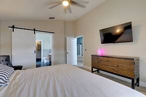 Bright Getaway w/ Ski Lake, 11 Miles to Dtwn Tampa