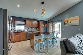 Bright Getaway w/ Ski Lake, 11 Miles to Dtwn Tampa