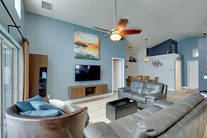 Bright Getaway w/ Ski Lake, 11 Miles to Dtwn Tampa