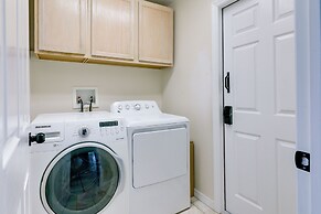 Bright Getaway w/ Ski Lake, 11 Miles to Dtwn Tampa