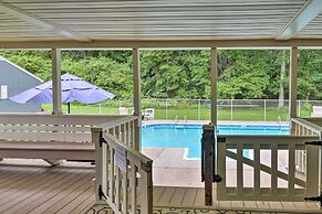 'the Oyster Bed' Retreat w/ Pool & Game Room