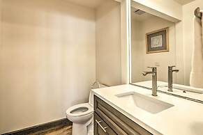 Luxurious Newport Estate w/ Spa & Lighthouse Views