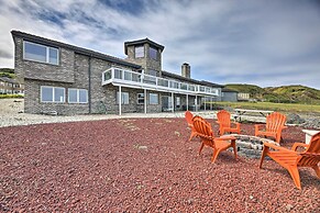 Luxurious Newport Estate w/ Spa & Lighthouse Views