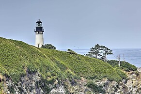 Luxurious Newport Estate w/ Spa & Lighthouse Views