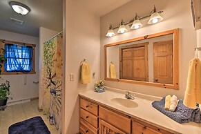 Family-friendly Gresham Getaway w/ Game Room!